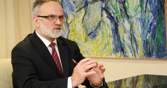 Ministru prosvjete RS upućene prijetnje smrću: 'Bosanski jezik ćemo ti urezati na čelu'