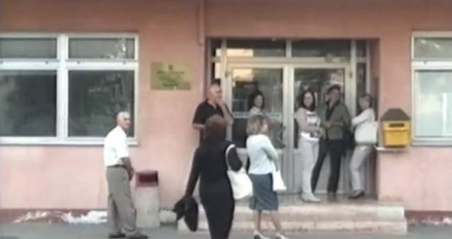 Nesvakidašnji događaj u Živinicama: Načelnik zaključao Općinu, kazna svima koji su kasnili na posao!