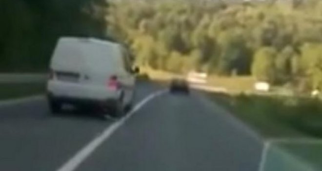 Policija kod Srebrenika preticala na punoj liniji, vozili 30 km/h više od dozvoljenog
