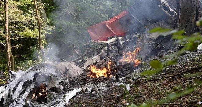 Detalji pada aviona na Ozrenu: Pronađeno 'ugljenisano' tijelo pilota, jedna osoba teško povrijeđena