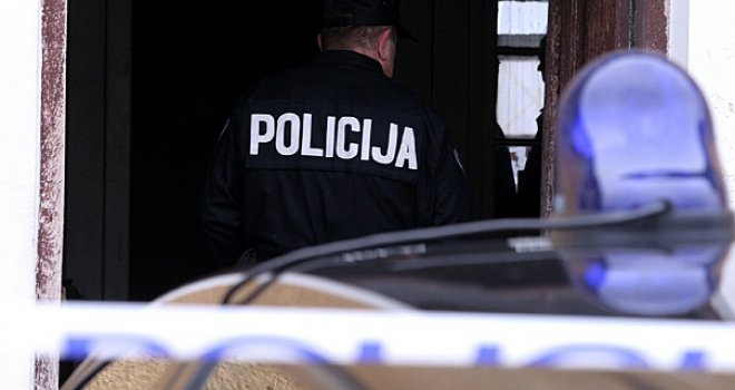 U dvorištu našli mrtva tijela mladog bračnog para: Rekao je supruzi da iziđe pa ju je ubio, a zatim presudio i sebi