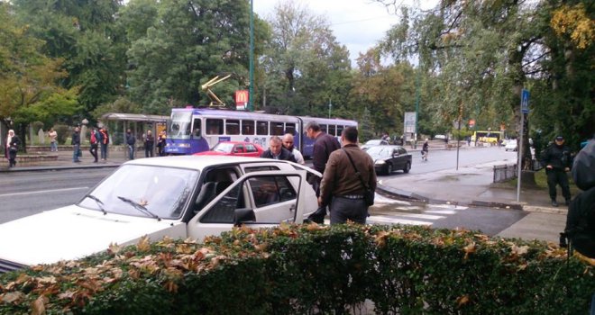 Ispred Predsjedništva BiH uhapšen muškarac koji je mahao zastavom ISIL-a