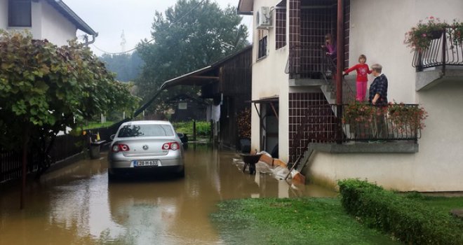 Prijedor: Površinske vode poplavile pojedina mjesta u gradu