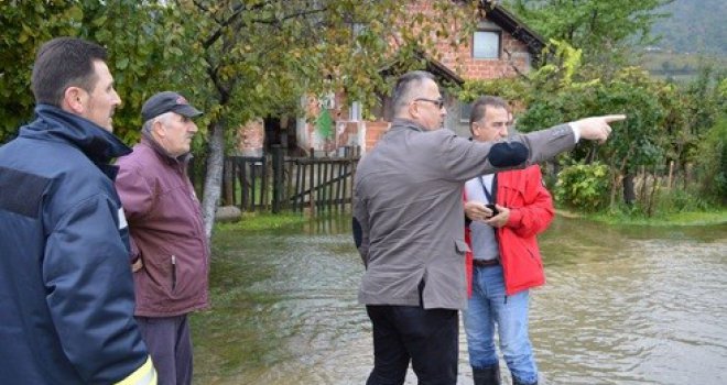 Kritično i na području Bihaća: Pod vodom preko šezdeset porodičnih kuća