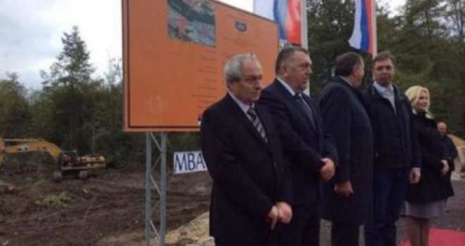 Dodik i Vučić u Bratuncu: Ozvaničen početak gradnje mosta na Drini