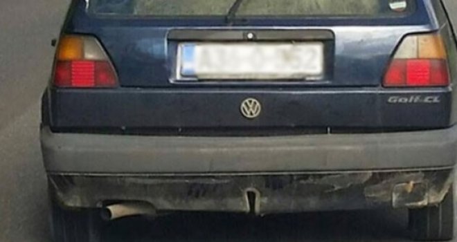Vozač golfa ima neobičnu saputnicu: Na zadnje sjedište ugurao živu ovcu!