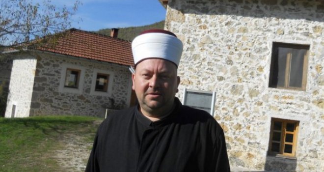 Hodža vozi katolike na misu: Krsta mi moga kojim se kunem, taj čovjek svoju vjeru voli i čuva, a našu poštuje