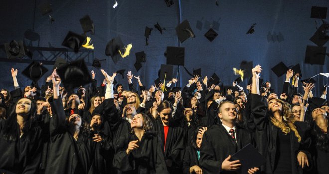 Promovirani diplomanti i magistranti Univerziteta u Sarajevu