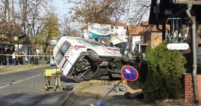 U fatalnom sudaru vozila Hitne pomoći i 'golfa' poginule tri osobe, među njima i pacijentica koju su prevozili u sanitetu