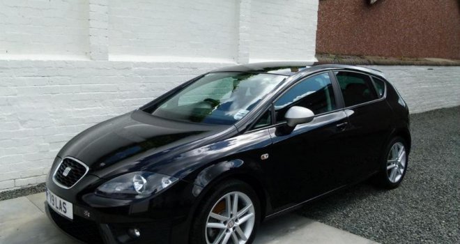 Pronađen automobil korišten u terorističkim napadima: Iz crnog 'Seata' pucali na ljude u restoranima