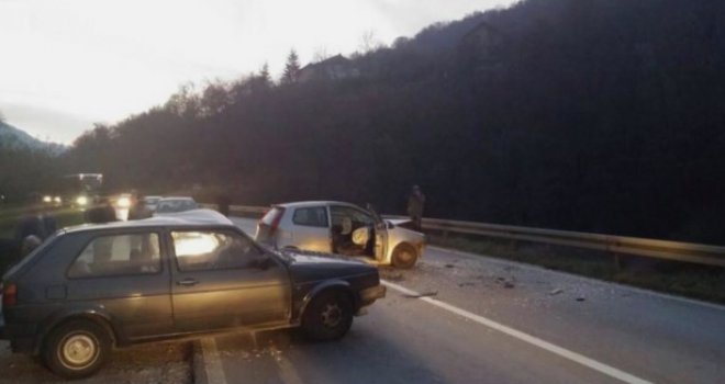 U saobraćajnoj nesreći u Semizovcu povrijeđene četiri osobe