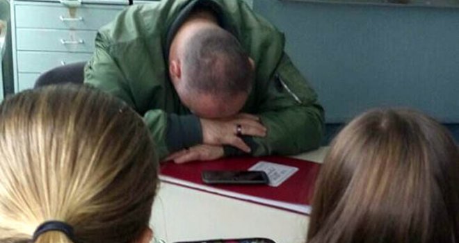 Djeca u sarajevskoj školi mobitelima slikala nastavnika na času: Ko je ovdje kome dužan izvinjenje?!