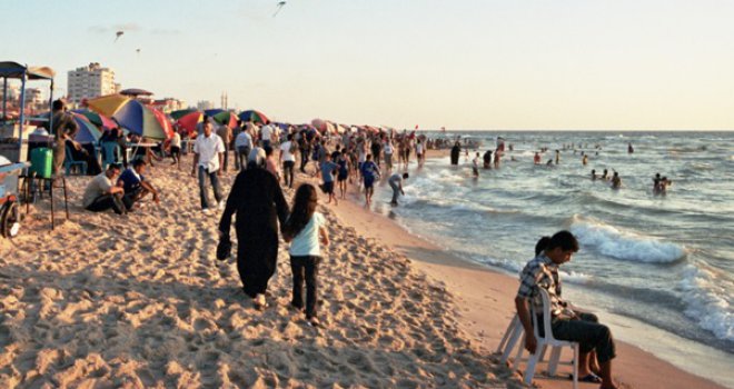 Asadov režim pokušava oživjeti turizam u Siriji: Bombe padaju, a plaže pune kupača
