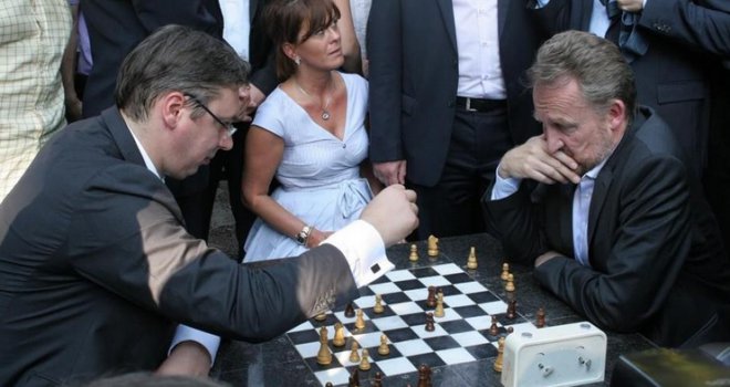 Izetbegović: Vučićeva podrška Dodiku je povratak politici konflikta