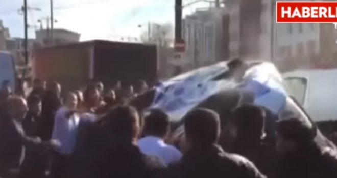 Eksplozija u centru Istanbula, najmanje deset osoba poginulo, ima ranjenih