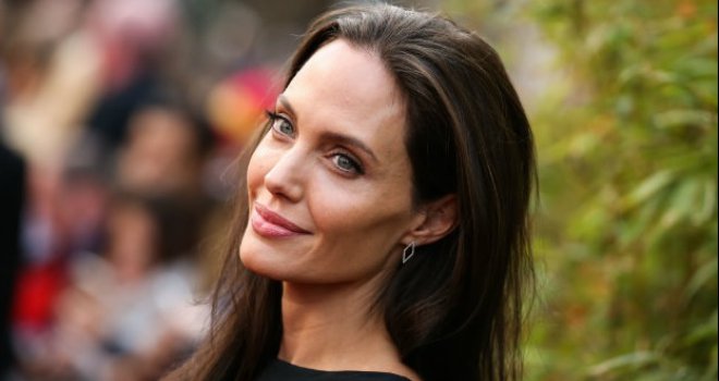 Ne može da preboli Brada, nakon svega se i razboljela: Angelina Jolie oboljela od Bellove paralize