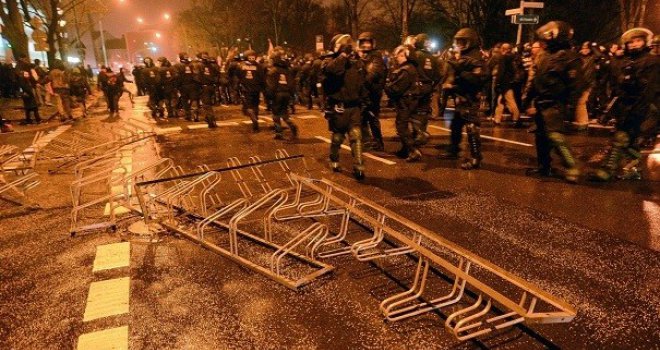 Žestok sukob policije i Holanđana: Građani ne žele izbjeglice u svojoj blizini!
