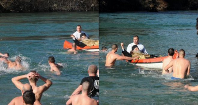 Mitropolit zapalio društvene mreže: Momci plivali u ledenoj vodi za krst, a Amfilohije navijao iz čamca