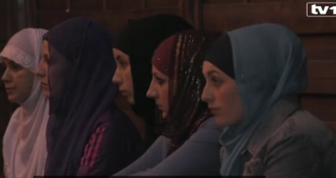 Ne stišava se bura oko zabrane hidžaba u sudskim organima: Kako je marama došla u sukob sa zakonom?!