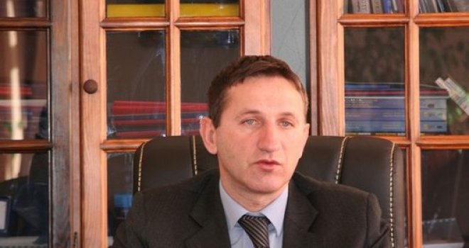 Četiri osobe uhapšene u Gornjem Vakufu: Načelniku općine prijetili otmicom kćerke!