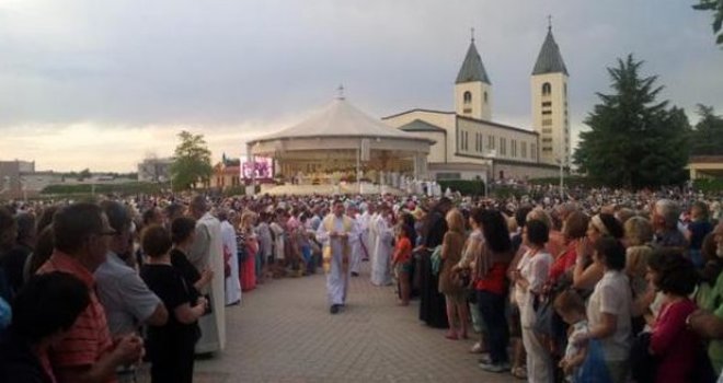 Robovsko izrabljivanje radnica u Međugorju: Radite 'na crno' od zvijezde do zvijezde, i to za mizernu platu...