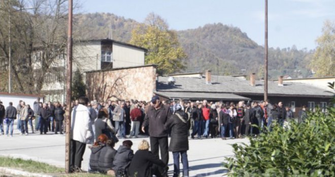 Radnici opet na ulici: Zaustavite pljačku Krivaje Mobel!