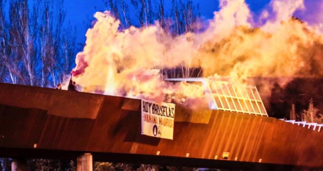 Desničari u Madridu bacali dimne bombe na džamiju jer 'finansira Islamsku državu'