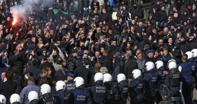 Okupljanje radi odavanja počasti  žrtvama u Briselu prekinuli neonacisti skandirajući parole