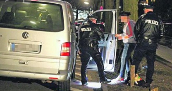 Nasrnuli sjekirom i šipkom na suparničku porodicu, pa pokušali i da ih PREGAZE