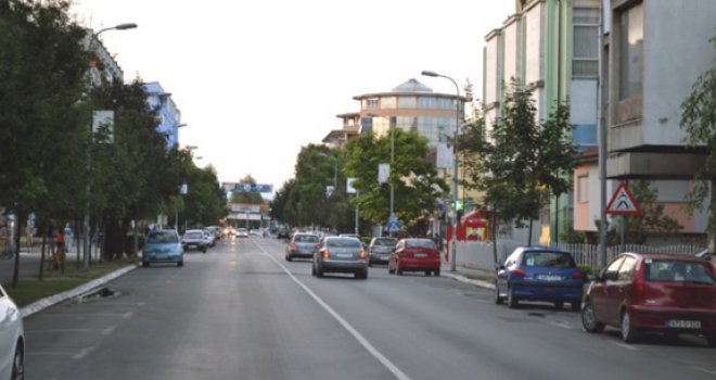Zadavio ženu golim rukama pred petogodišnjim sinom pa proveo uz nju još dva sata; pronašla je majka