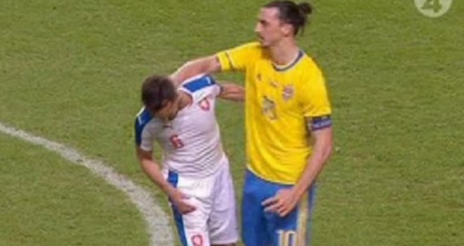 Zlatan Ibrahimović divljao po terenu: Udarao, vrijeđao i prijetio igračima Češke 