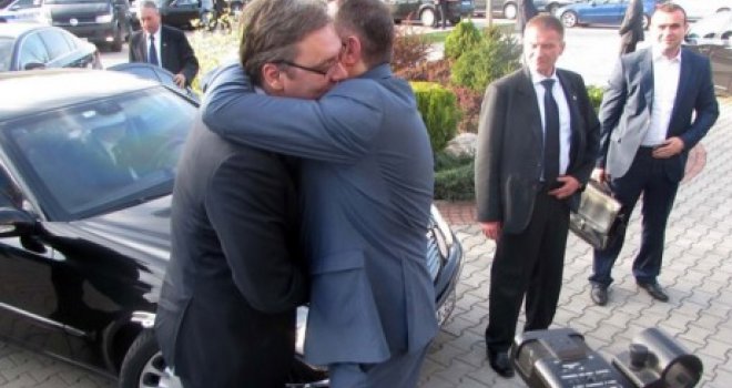 Kad Mile zagrli: Dodik i Vučić susreli se u Banjoj Luci