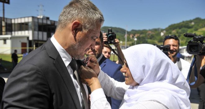 Evo šta je Čedo Jovanović napisao u knjigu žalosti u Potočarima: Sloboda i čast mog naroda...
