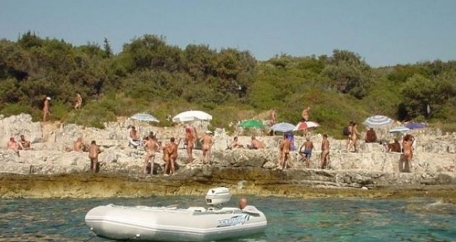 Sve što ovdje treba su peškir i zaštita, ali ne ona protiv sunca: Ovo je omiljena swingerska plaža u Hrvatskoj