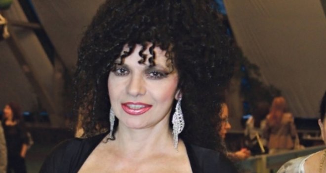 Nakon nekoliko decenija crnih kovrdža, Lidija Vukićević ima novu frizuru: 'Toliko si lijepa da to nije zdravo...'