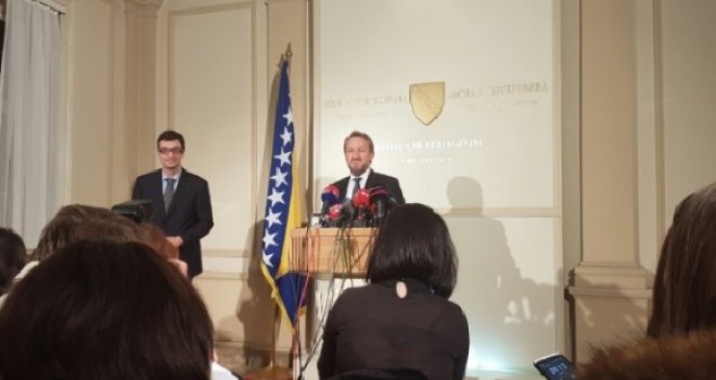 Izetbegović: Nema razlaza koalicije ni na državnom ni na federalnom nivou, vrijeme je za drugo poluvrijeme...