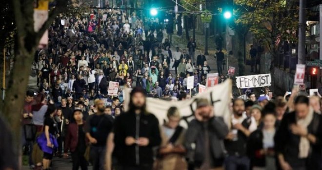 Masovni protesti Amerikanaca zbog pobjede Trumpa: 'Nije moj predsjednik! Ne rasizmu!'