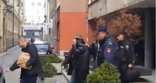Hapšenja po Sarajevu: Priveden advokat Emir Karača, policija upala i u Općinu Stari Grad