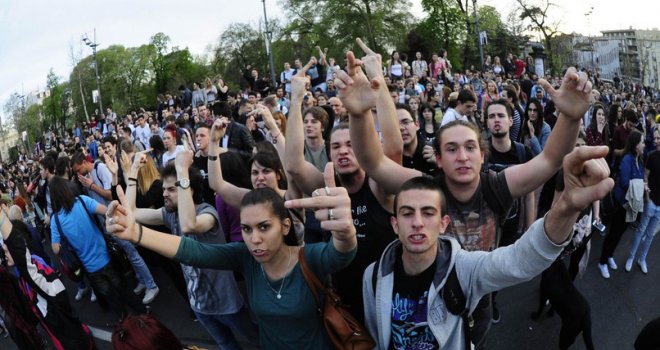 Urnebesno: RTS objavio da se na demonstracijama u Beogradu okupilo 2000 ljudi, procjenjuje se da ih je bilo čak 80.000
