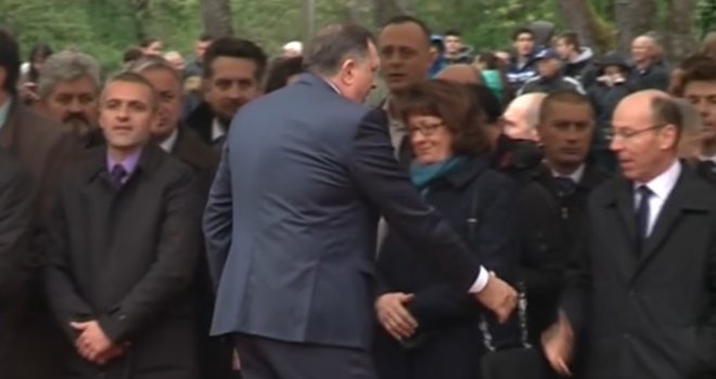 Krajnje necivilizirano: Dodik odbio ruku američke ambasadorice Cormack