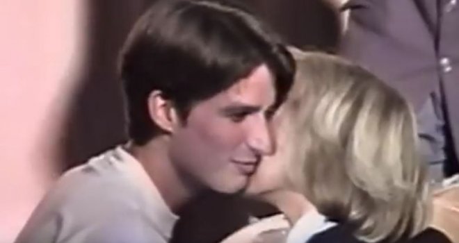 Prvi poljubac sa suprugom: Macron je imao 15 godina i glumio u školskoj predstavi, a ona mu je bila nastavnica...