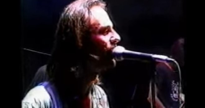 Dugo ga nigdje nije bilo, sada prodrmao i publiku i kritičare: Štulić 'izbacio' novu verziju svoje kultne pjesme 'Bez mene'