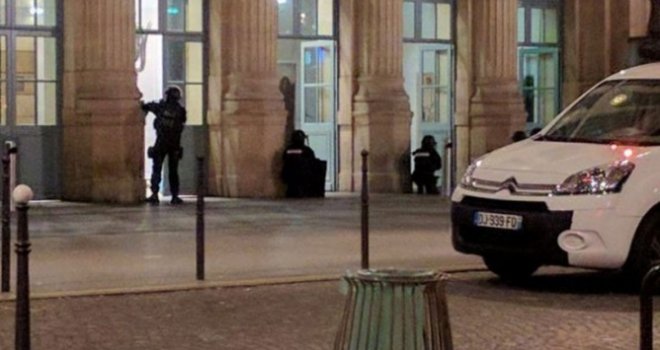 Velika policijska akcija u Parizu, opsadno stanje na željezničkoj stanici