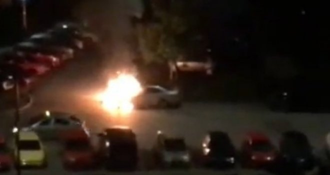 Zapaljen automobil u Hrasnom, policija traži vlasnika: Uviđaj još ne može početi