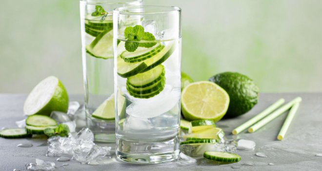 Domaća vitaminska voda: Probajte ovaj ukusni napitak koji topi salo sa stomaka