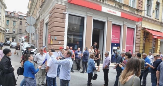 31 samoubistvo u BiH zbog kredita u švicarskim francima: U subotu nova blokada Addiko banke u centru Sarajeva!