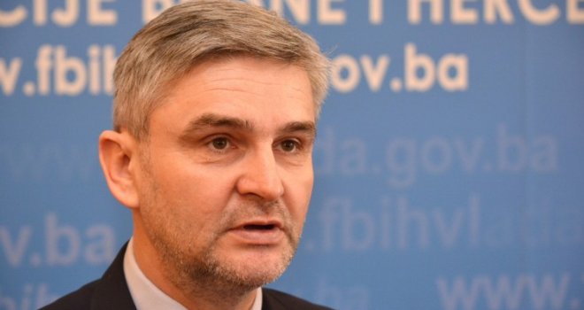 Potvrđeno sa KCUS-a: U teškom stanju ministar Salko Bukvarević, priključen na respirator u Klinici Podhrastovi