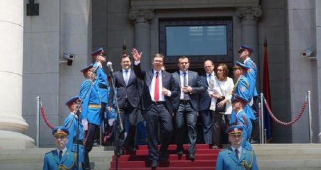 Nema dekoltea, plesanja ni ljubljenja: Ovo su stroga pravila protokola na inauguraciji Aleksandra Vučića