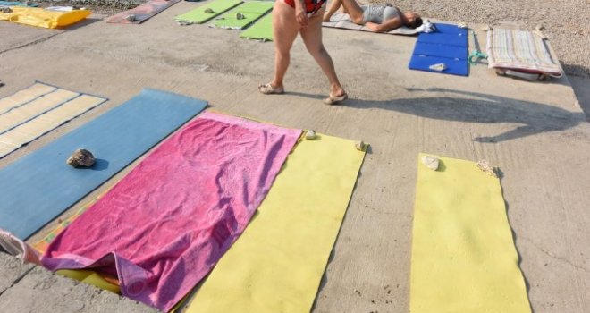 Bez novca nema ni kupanja: Dječak potjeran s hrvatske plaže, nisu mu dali da ostavi peškir