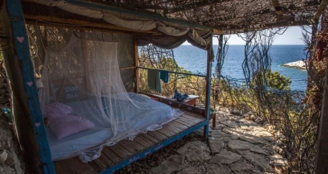 Robinzonska ljetna avantura: Ovaj izolirani otok na Jadranu ima samo 15 stanovnika i nudi - raj na zemlji   